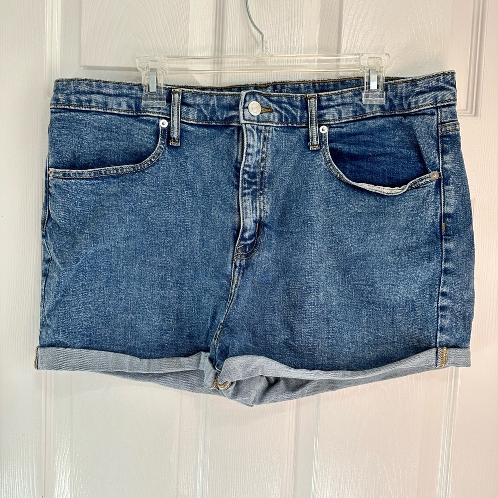 Plus Size High waisted medium wash jeans Size 18